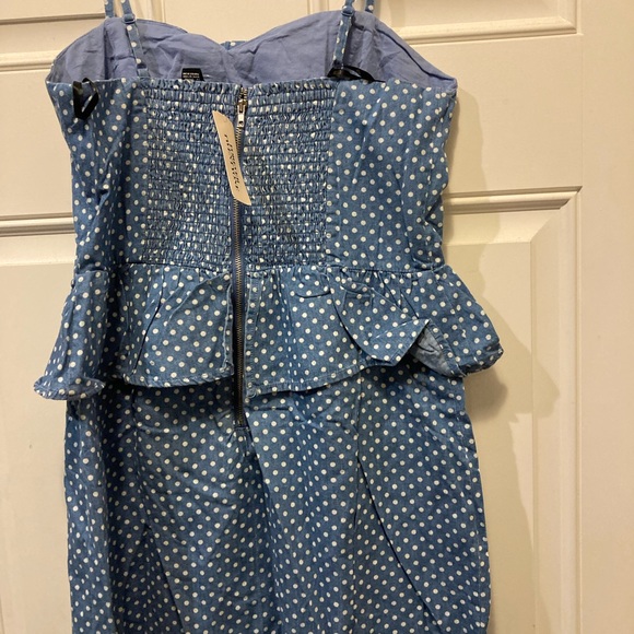 Dress NWT - Picture 3 of 5